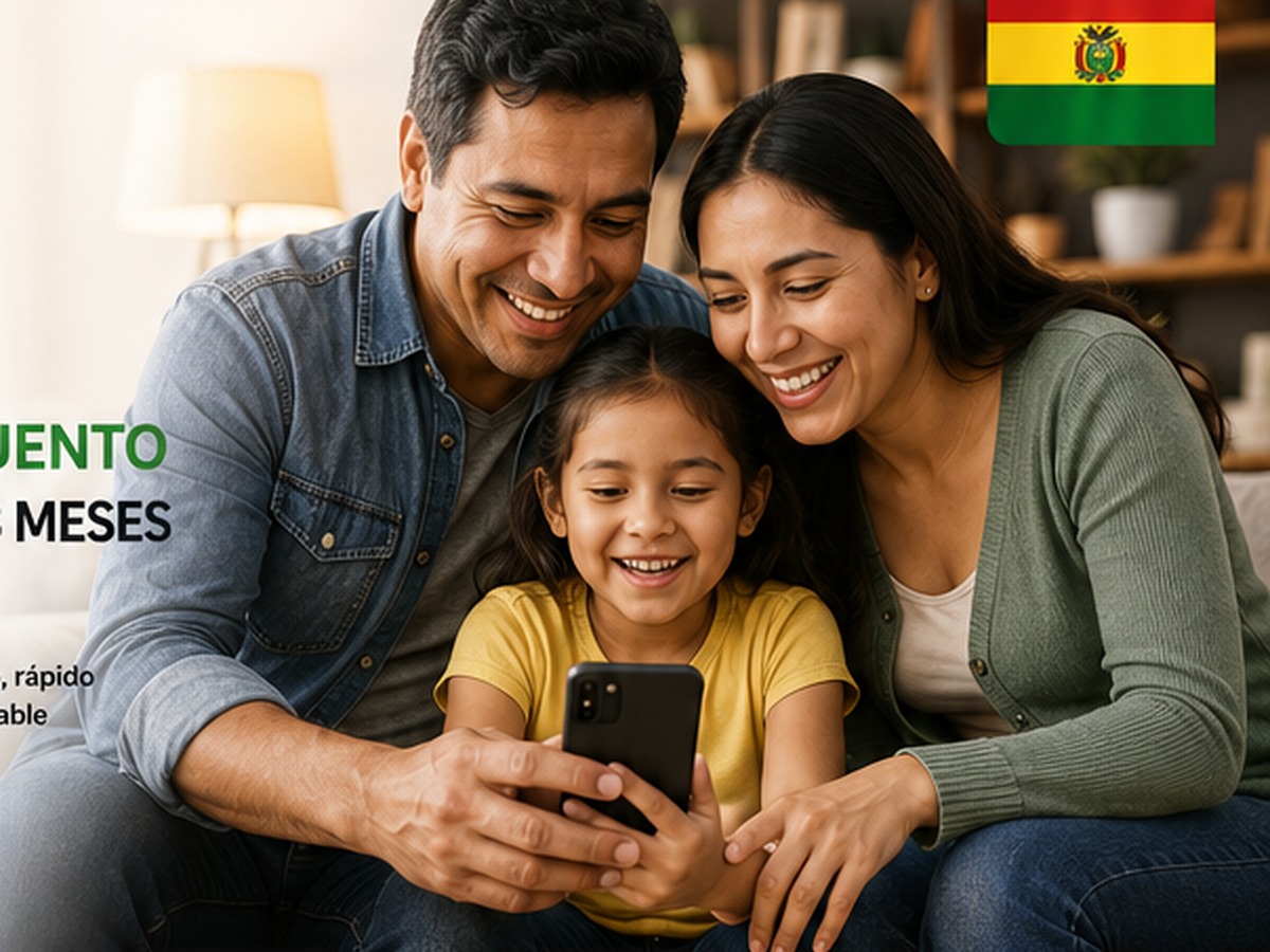 Familia usando una aplicación desde casa